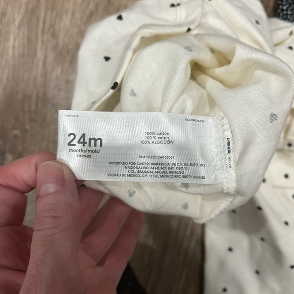 Carters 2-Piece Outfit - Picture 4 of 10